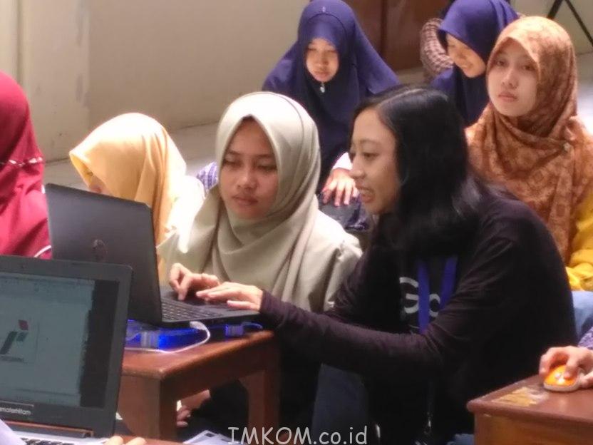 Pelatihan CorelDraw Pondok Pesantren Putri Universitas Islam Indonesia